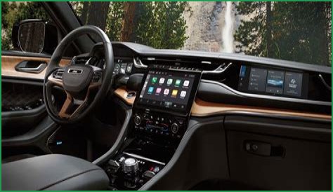 Does Jeep Grand Cherokee have navigation?